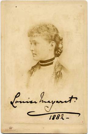 The image is of the signed photograph only.